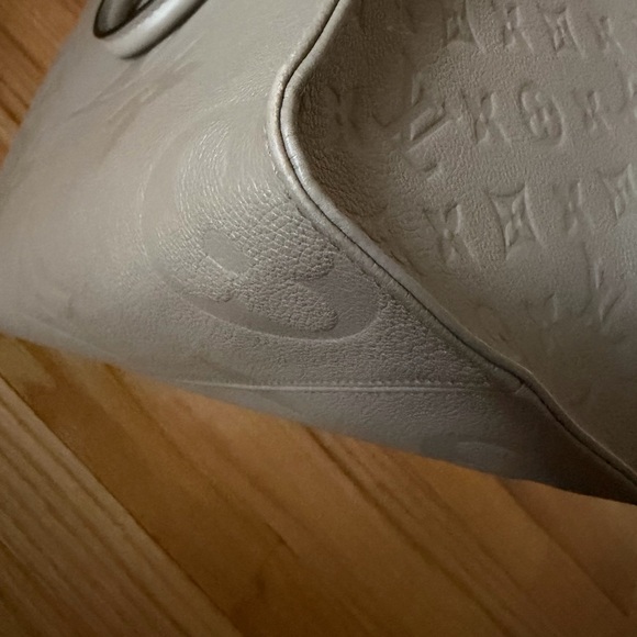 Authentic Louis Vuitton Turtledove Giant Monogram On the Go MM Tote - Picture 10 of 16